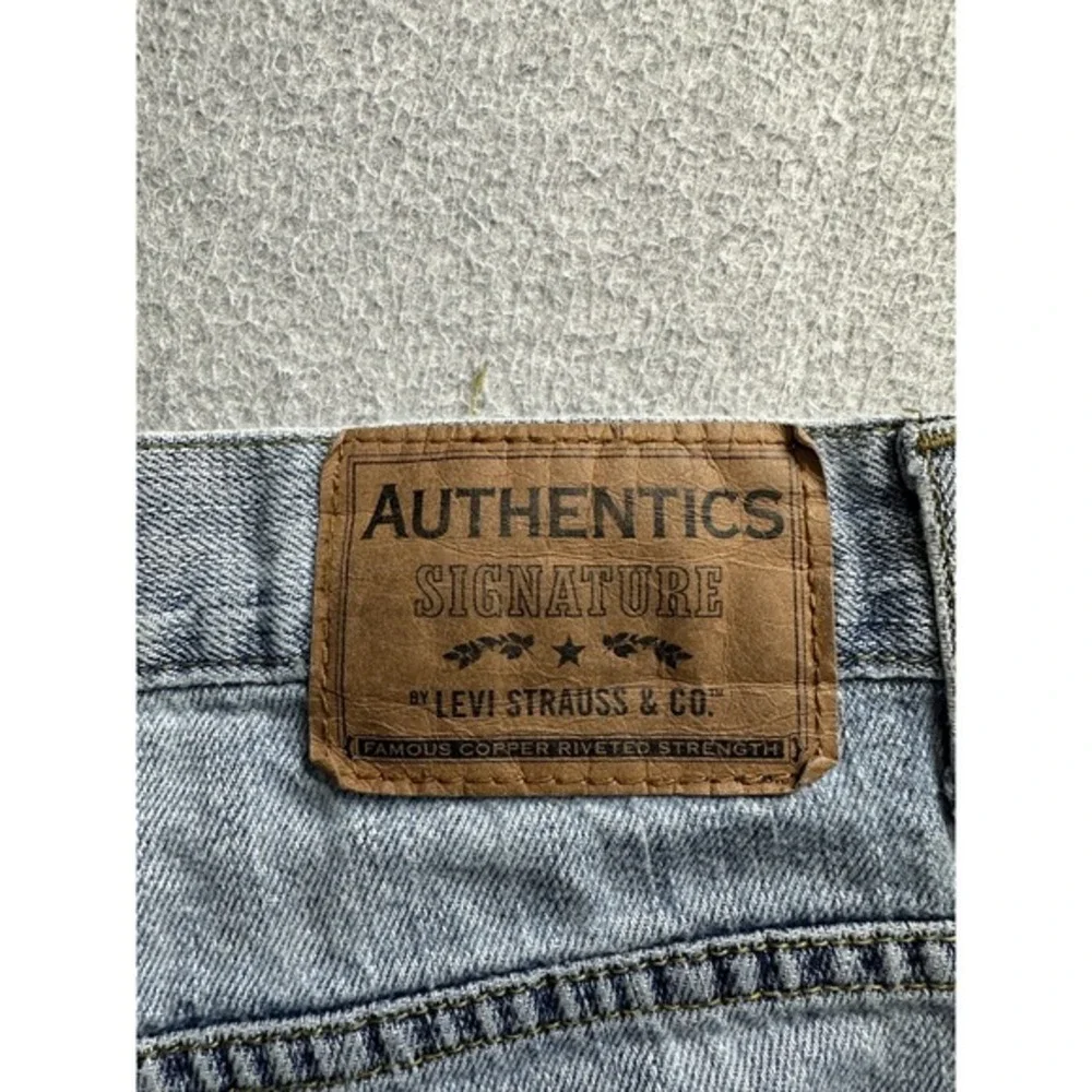 VTG Levi Strauss Authentics Signature Jeans Mens 40x30‎ Light Wash Relaxed Denim